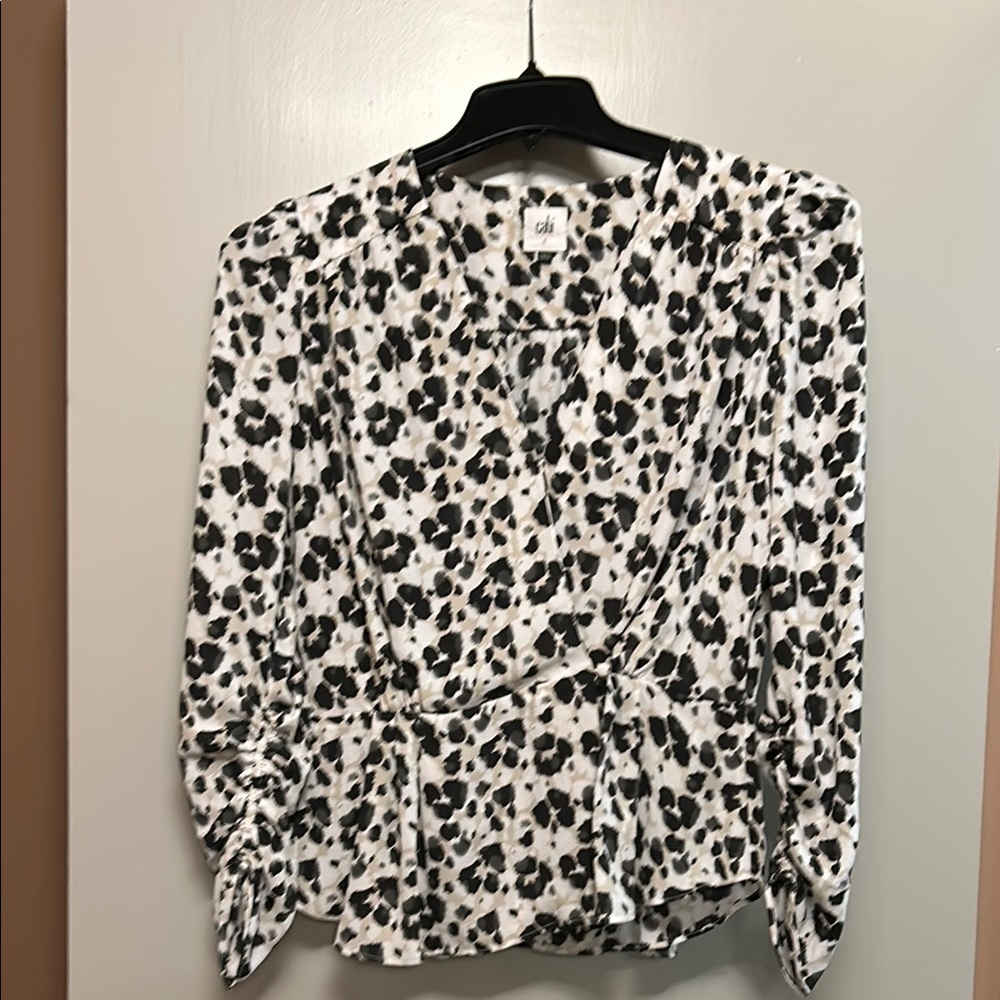 Chic Black and White Cuffed Sleeve Blouse with Crew Neck and Long Sleeves